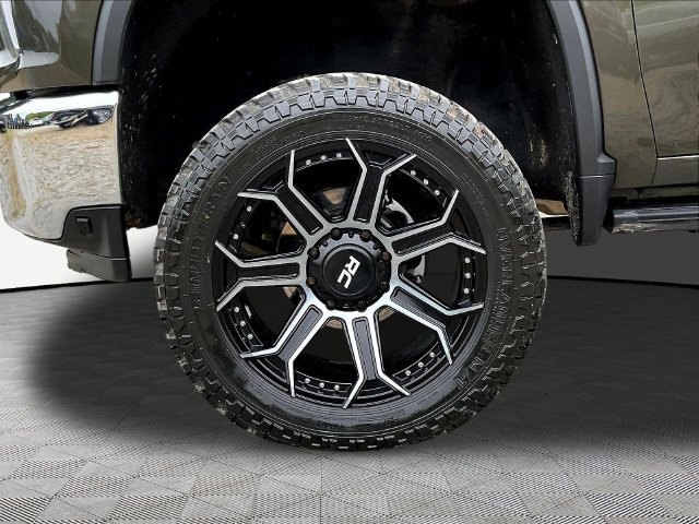 Used 2022 Chevrolet Silverado 2500 LTZ w/ LTZ Plus Package AWD/4WD image 35