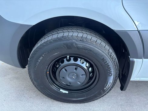 Used 2025 Mercedes-Benz Sprinter 2500 image 12