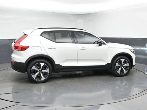 Used 2024 Volvo XC40 B5 Plus AWD/4WD image 9