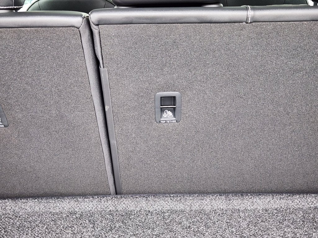 Certified 2025 Volkswagen Tiguan SE AWD/4WD image 25