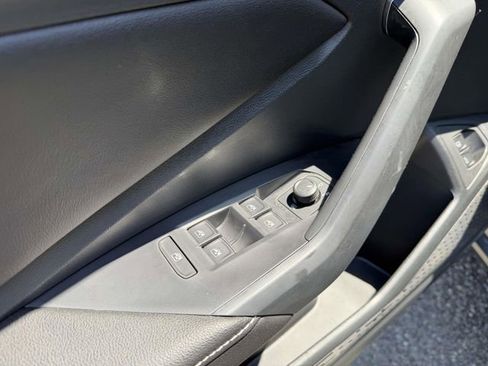 Used 2023 Volkswagen Jetta SE w/ Panoramic Sunroof Package FWD image 18