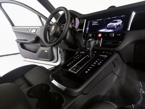 New 2026 Porsche Macan S image 26