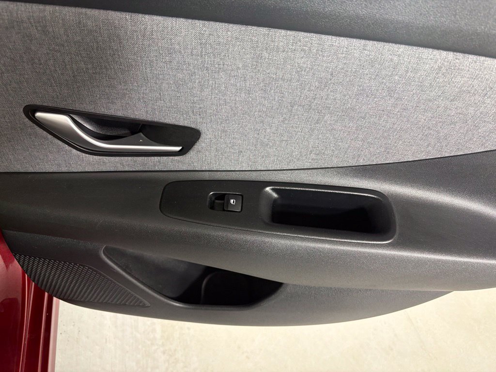 Used 2024 Hyundai Elantra Limited FWD image 15