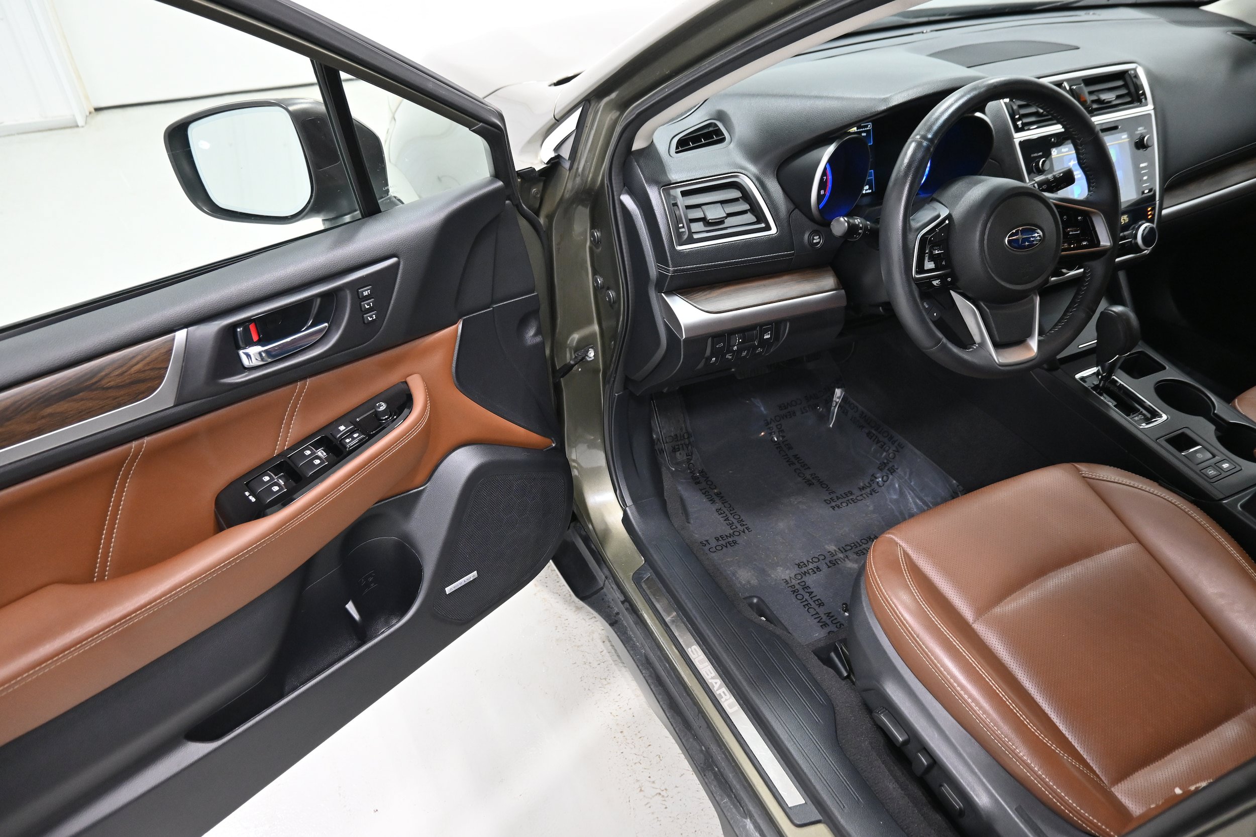 Used 2019 Subaru Outback 3.6R Touring w/ Popular Package #3A AWD/4WD image 3