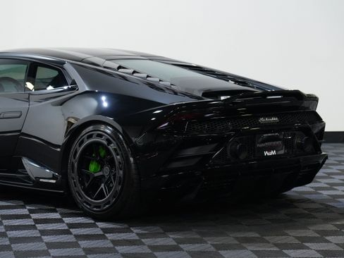 Used 2021 Lamborghini Huracan EVO image 17