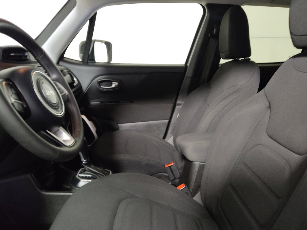 Used 2021 Jeep Renegade Latitude FWD image 17