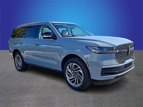 New 2025 Lincoln Navigator Reserve image 2