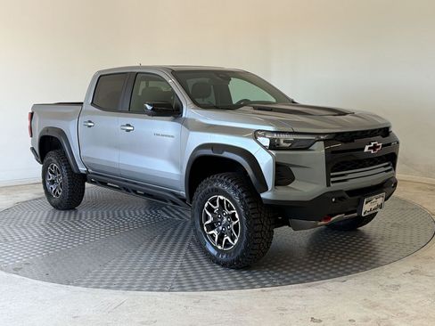Used 2026 Chevrolet Colorado ZR2 w/ Technology Package AWD/4WD image 7