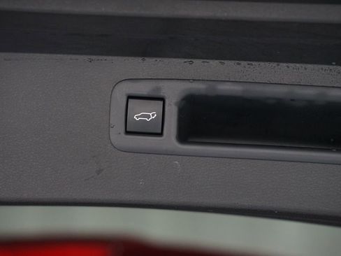 Certified 2023 Toyota Highlander XLE image 36