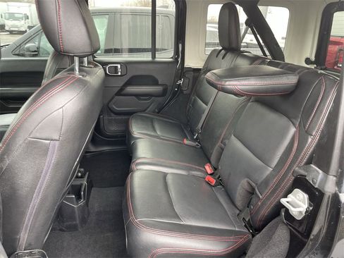 Used 2018 Jeep Wrangler Unlimited Sahara image 9