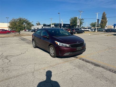 Used 2017 Kia Forte LX image 31