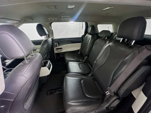 Used 2024 Kia Carnival LX image 27