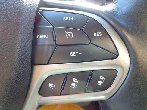 Used 2019 Jeep Cherokee Limited w/ Luxury Group AWD/4WD image 27