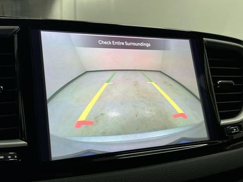 Used 2024 Chrysler Pacifica Touring-L image 14