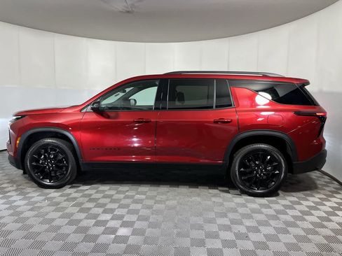 Used 2025 Chevrolet Traverse LT w/ Midnight/Sport Edition FWD image 5