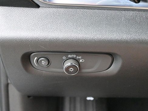 Used 2023 Chevrolet Traverse RS FWD image 25