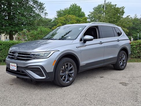 Used 2023 Volkswagen Tiguan SE AWD/4WD image 3