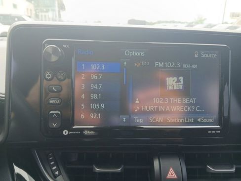 Used 2018 Toyota C-HR XLE FWD image 16