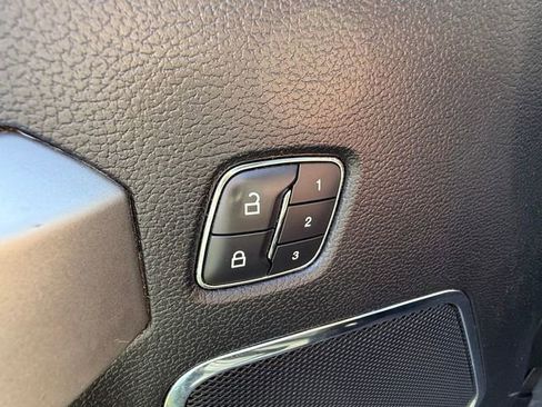 Used 2019 Ford F150 Lariat w/ Equipment Group 502A Luxury AWD/4WD image 14