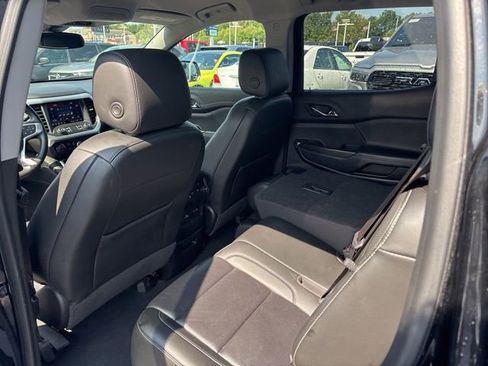 Used 2023 GMC Acadia SLT image 18