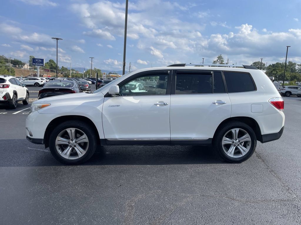 Used 2011 Toyota Highlander Limited w/ Tow Pkg FWD image 3