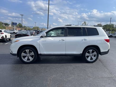 Used 2011 Toyota Highlander Limited w/ Tow Pkg FWD image 3