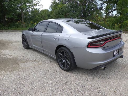 Used 2015 Dodge Charger R/T RWD image 3