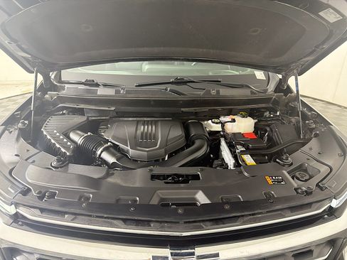Used 2025 Chevrolet Traverse LT FWD image 34