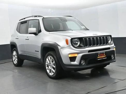 Used 2021 Jeep Renegade Latitude w/ Convenience Group AWD/4WD image 2