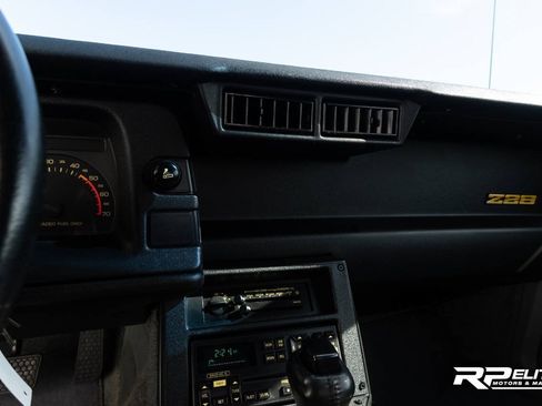 Used 1991 Chevrolet Camaro Z28 RWD image 70