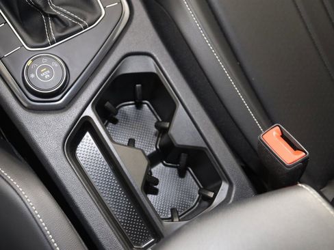 Used 2024 Volkswagen Tiguan SE image 28