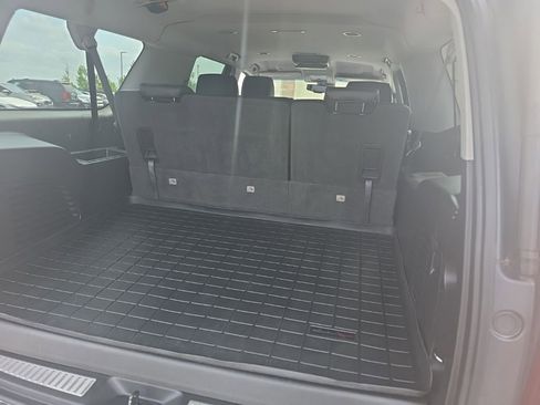 Used 2018 Chevrolet Suburban LT RWD image 21
