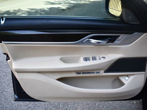 Used 2017 BMW 750i xDrive image 20