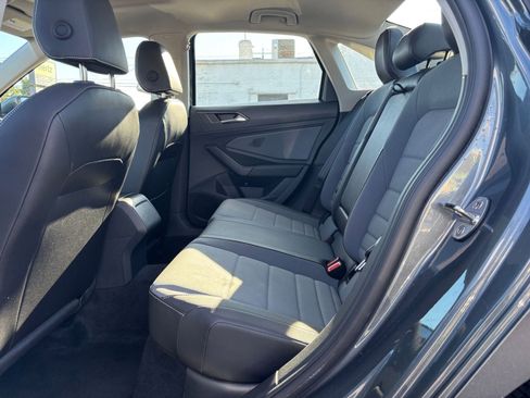 Used 2025 Volkswagen Jetta SE image 24