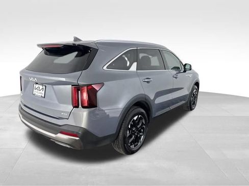 Certified 2025 Kia Sorento S image 7