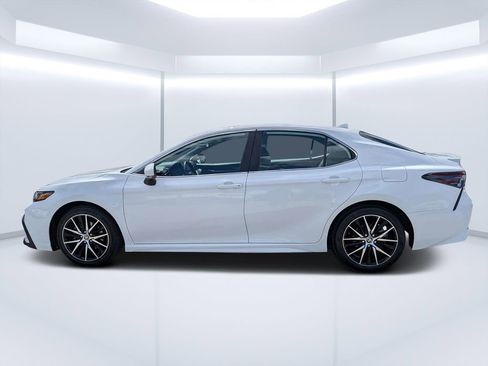 Used 2023 Toyota Camry SE FWD image 6