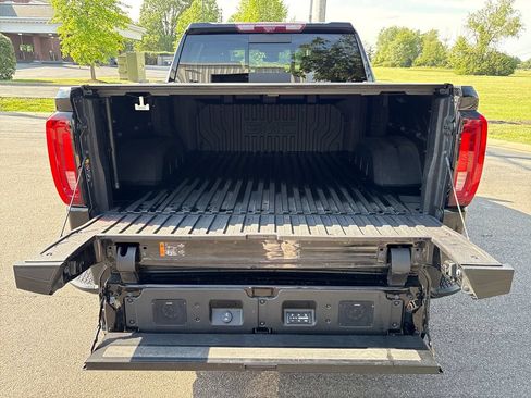 Used 2024 GMC Sierra 1500 AT4 w/ Technology Package AWD/4WD image 19