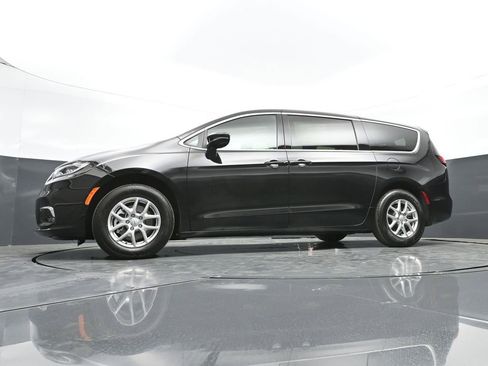 New 2026 Chrysler Pacifica Select FWD image 44