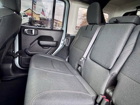 Used 2024 Jeep Wrangler Unlimited image 16