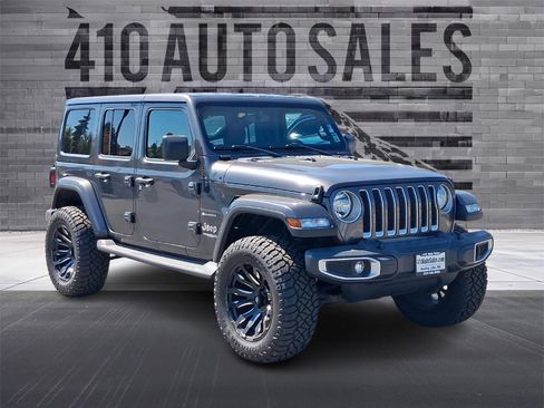 Used 2018 Jeep Wrangler Unlimited Sahara w/ Uconnect 4C Nav & Sound Group AWD/4WD image 1