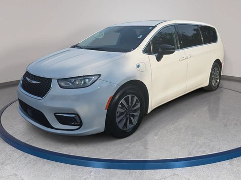 Used 2024 Chrysler Pacifica Limited FWD image 1