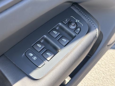 Certified 2025 Volvo XC60 B5 Plus image 14