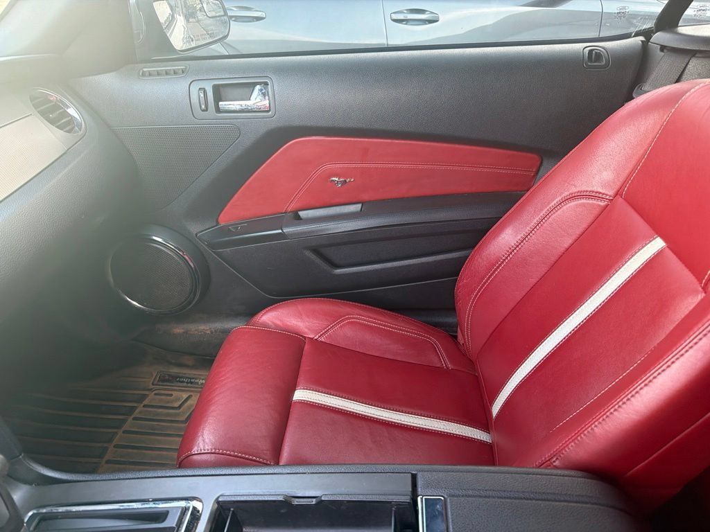 Used 2012 Ford Mustang GT Premium w/ Electronics Pkg RWD image 13