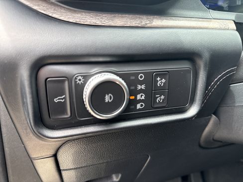 Used 2021 Ford Explorer Platinum w/ Equipment Group 601A AWD/4WD image 32