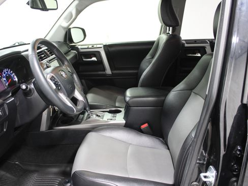 Used 2017 Toyota 4Runner SR5 image 3