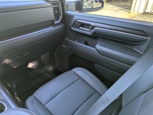 Used 2024 GMC Sierra 2500 SLT w/ SLT Premium Package image 15