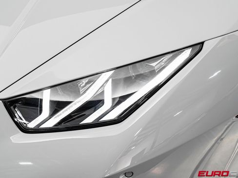 Used 2023 Lamborghini Huracan EVO image 12