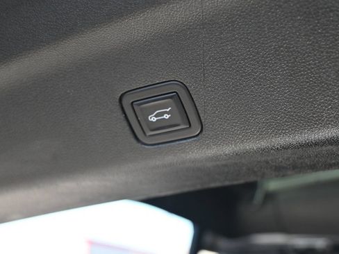Used 2023 Chevrolet Suburban Premier RWD image 24