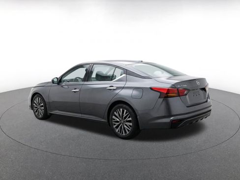 Used 2025 Nissan Altima 2.5 SV FWD image 5