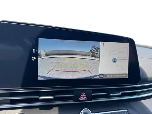 Used 2024 Hyundai Elantra Blue FWD image 13